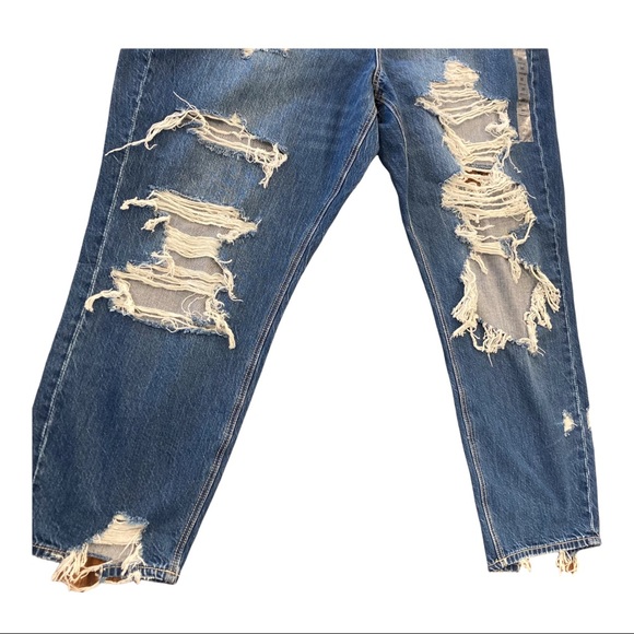 NWT American Eagle sz 20 mom jeans cut and frayed - Picture 16 of 16
